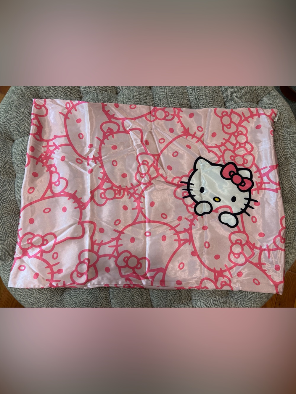 “Hello Kitty” silk queen zip pillowcase